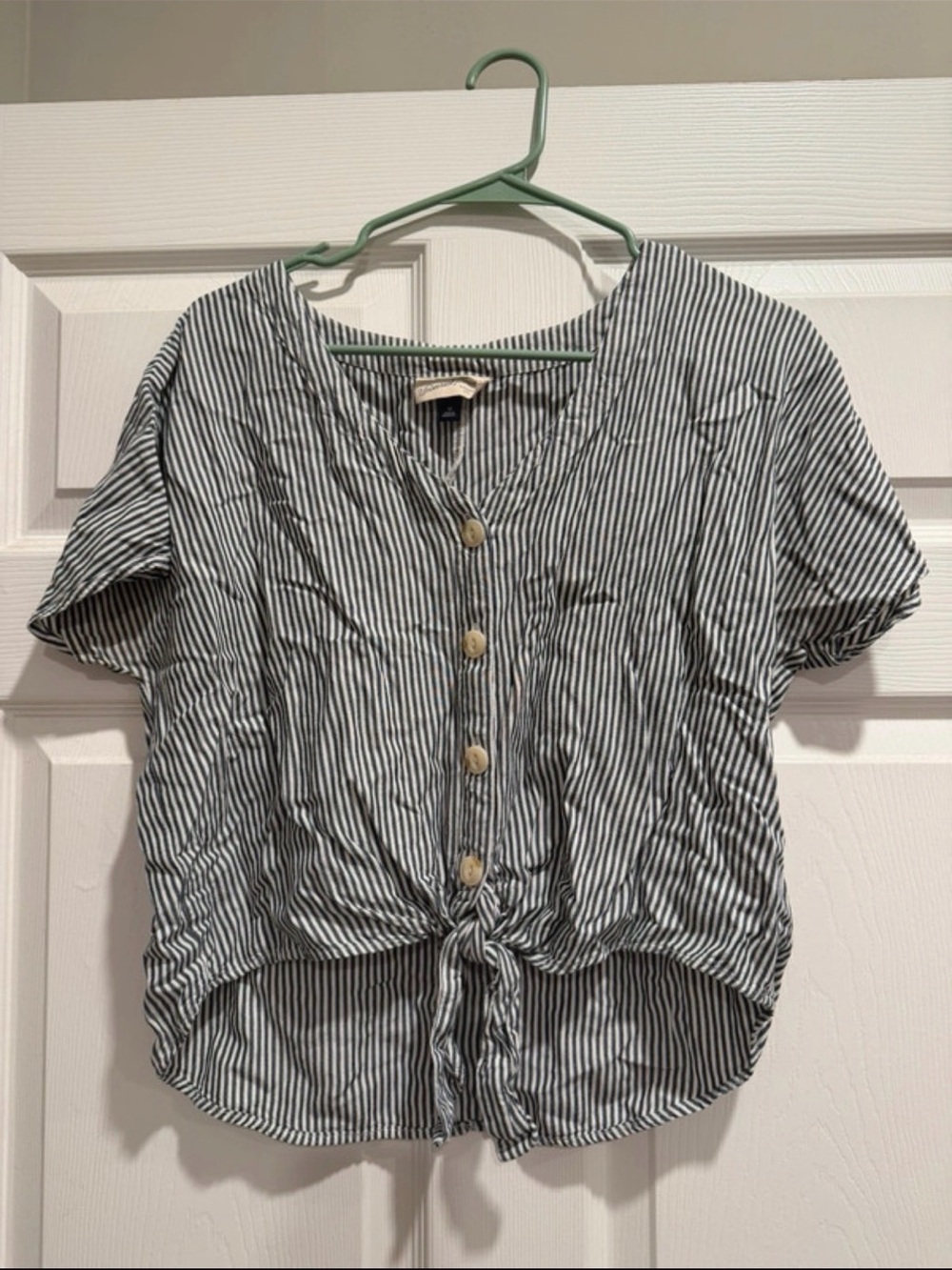Universal Thread Black & White Striped Button-Front Tie-Hem Crop Top